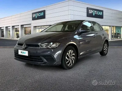 Usado VW Polo Life 95 CV (69 kW) 2023 Gris Utilitario