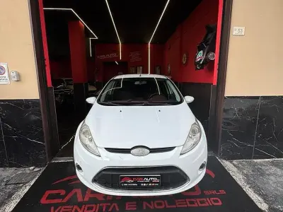 Usata Ford Fiesta Titanium 90 CV (66 kW) 2010 Bianco Berlina