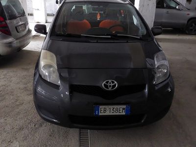 usata Toyota Yaris 1.0 benzina km 270.000 mila perfetta