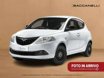Usata Lancia Ypsilon 101 CV (74 kW) 2025 Grigio Utilitaria