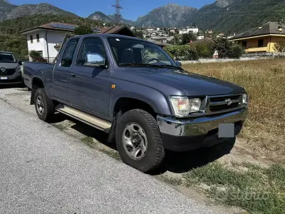 Usata Toyota HiLux 90 CV (66 kW) 1999 Grigio Pick-up