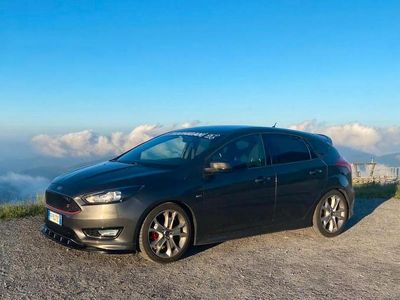 Grigio Usata 2018 Ford Focus ST-Line Berlina | 10.500 € (Buon prezzo)