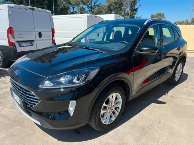Usado Ford Kuga Business Edition 120 CV (88 kW) 2021 Negro SUV