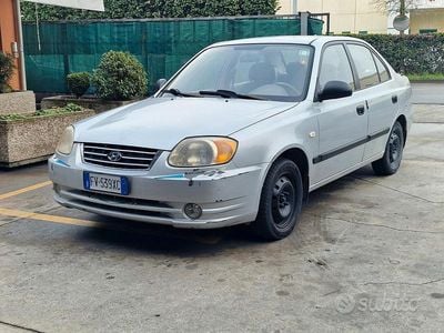 Usata Hyundai Accent 2004 Grigio Berlina
