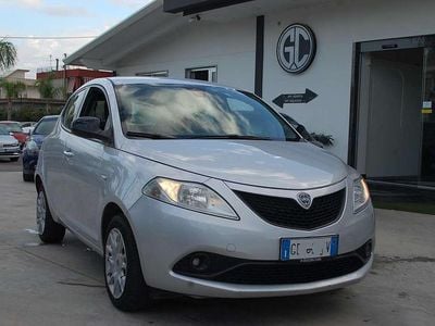 Usata Lancia Ypsilon Gold 69 CV (50 kW) 2020 Argento Utilitaria