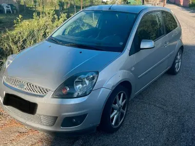 Usado Ford Fiesta 80 HP (58 kW) 2008 Cinzento Citadino