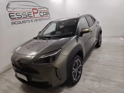 Usata Toyota Yaris Cross Lounge 92 CV (67 kW) 2022 Grigio SUV