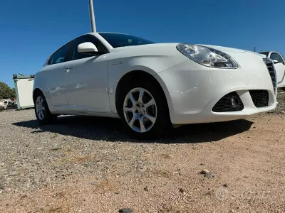 Usata Alfa Romeo Giulietta Distinctive 105 CV (77 kW) 2014 Bianco Utilitaria