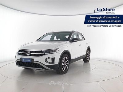 Usata VW T-Roc R-line 150 CV (110 kW) 2025 Pure white nero SUV