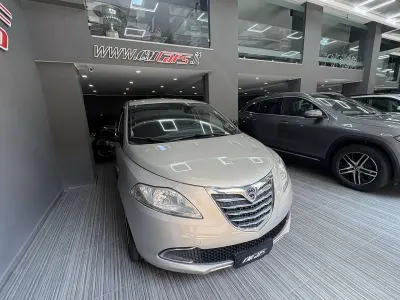 Usata Lancia Ypsilon Gold 69 CV (50 kW) 2014 Beige Utilitaria