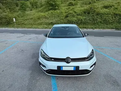 Usata VW Golf VII R 300 CV (220 kW) 2020 Bianco Utilitaria