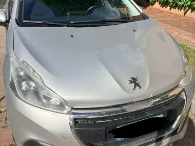 Usata Peugeot 208 Allure 82 CV (60 kW) 2015 Argento Utilitaria