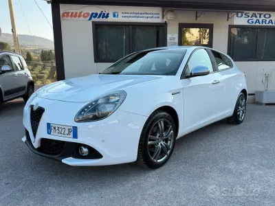 Usata Alfa Romeo Giulietta Super 120 CV (88 kW) 2018 Bianco Utilitaria