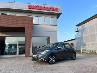 Usata Peugeot 208 Allure 75 CV (55 kW) 2017 Grigio antracite met. Utilitaria