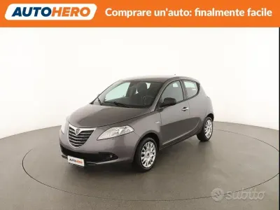 Usata Lancia Ypsilon Silver 69 CV (50 kW) 2016 Grigio Utilitaria