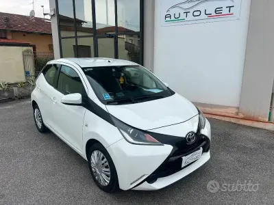 Gebraucht Toyota Aygo X-clusiv 69 PS (50 kW) 2015 Weiß Kleinwagen