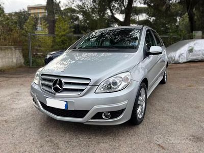 Usata Mercedes B180 Premium 109 CV (80 kW) 2010 Grigio Monovolume