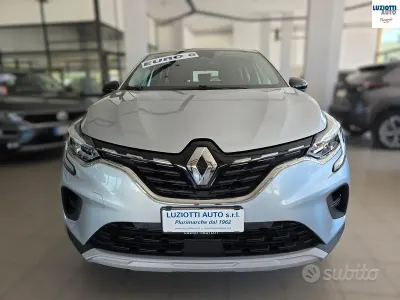 Usata Renault Captur Zen 101 CV (74 kW) 2020 Grigio SUV