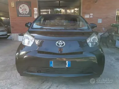 Usata Toyota iQ Active 68 CV (50 kW) 2013 Nero Utilitaria