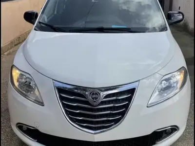 Usata Lancia Ypsilon 69 CV (50 kW) 2011 Bianco Utilitaria