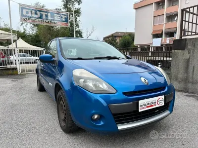 Usata Renault Clio II Dynamique 75 CV (55 kW) 2010 Blu Berlina