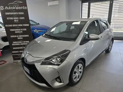 Usata Toyota Yaris Hybrid Style 73 CV (53 kW) 2018 Grigio Berlina
