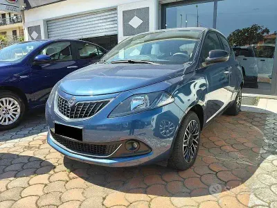 Usata Lancia Ypsilon Gold 69 CV (50 kW) 2024 Blu Utilitaria