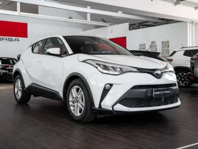Usata Toyota C-HR Active 98 CV (72 kW) 2023 Solid white SUV