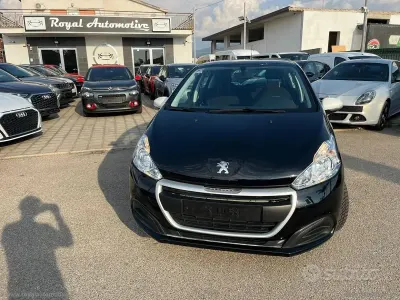 Usata Peugeot 208 Active 68 CV (50 kW) 2019 Nero Utilitaria
