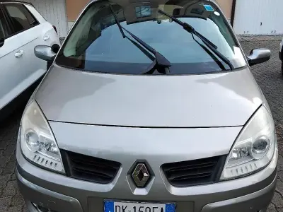Usata Renault Scenic E-Tech 106 CV (77 kW) 2007 Marrone Monovolume