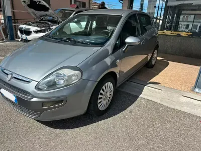 Usata Fiat Grande Punto 75 CV (55 kW) 2010 Argento Utilitaria