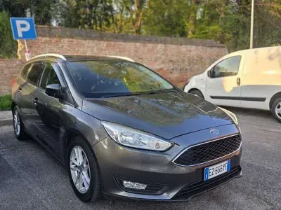Usata Ford Focus 120 CV (88 kW) 2015 Grigio Station wagon