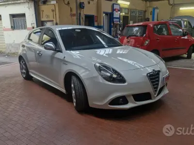 Usata Alfa Romeo Giulietta Quadrifoglio Verde 235 CV (172 kW) 2013 Bianco Utilitaria