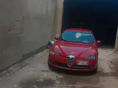 Usata Alfa Romeo 147 120 CV (88 kW) 2007 Rosso Utilitaria