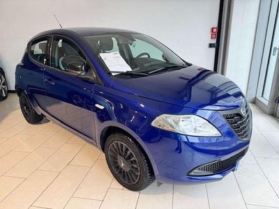 Usata Lancia Ypsilon 69 CV (50 kW) 2015 Blu/azzurro Utilitaria