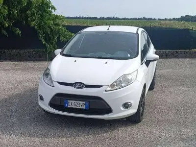 Usata Ford Fiesta 95 CV (69 kW) 2009 Bianco Berlina