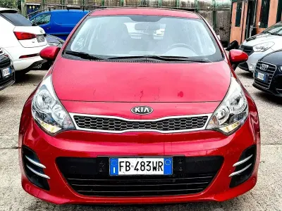 Usata Kia Rio 75 CV (55 kW) 2016 Rosso Utilitaria