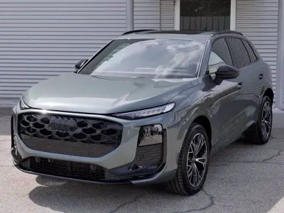 Nuova Audi Q3 S-Line 177 CV (130 kW) 2026 Verde SUV
