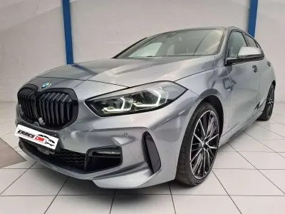 Usata BMW 118 M Sport 136 CV (100 kW) 2023 Skyscraper grau metallic Berlina