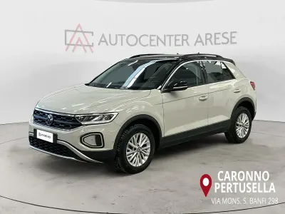 Usata VW T-Roc Life 110 CV (80 kW) 2024 Marrone SUV