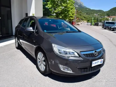 Usata Opel Astra Cosmo 125 CV (91 kW) 2011 Grigio Station wagon