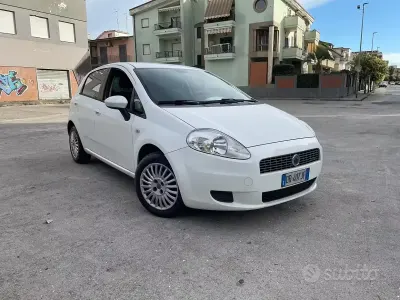 Usata Fiat Grande Punto Dynamic 75 CV (55 kW) 2009 Bianco Utilitaria