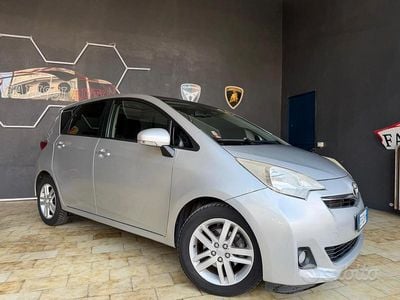 Usata Toyota Verso-S Active 90 CV (66 kW) 2011 Grigio Monovolume