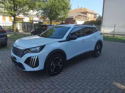 Usata Peugeot 2008 Allure 131 CV (96 kW) 2022 Bianco SUV