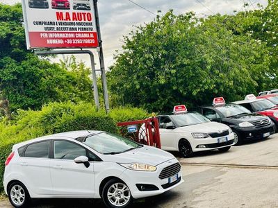 Usata Ford Fiesta 75 CV (55 kW) 2017 Bianco Utilitaria