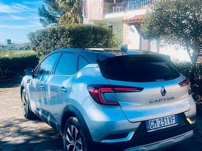 Usata Renault Captur 140 CV (102 kW) 2023 Grigio SUV