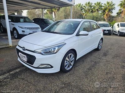 Usata Hyundai i20 Comfort 84 CV (61 kW) 2015 Bianco Berlina