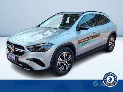 Käytetty Mercedes GLA200 Advanced 150 HP (110 kW) 2025 Harmaa Katumaasturi