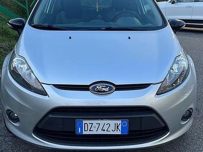 Usata Ford Fiesta 82 CV (60 kW) 2009 Grigio Utilitaria