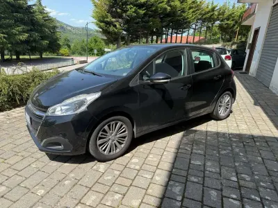 Usata Peugeot 208 Allure 75 CV (55 kW) 2018 Nero Utilitaria